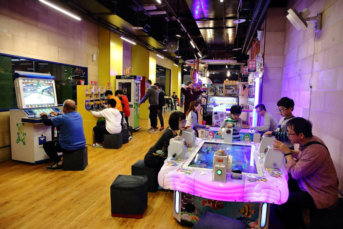 【遊。三重】E7PLAY三重館〜北部最大的室內運動遊樂空間！保齡球、撞球、電話亭KTV、各項電玩設施一票玩到底，親子下雨天和大熱天好去處！