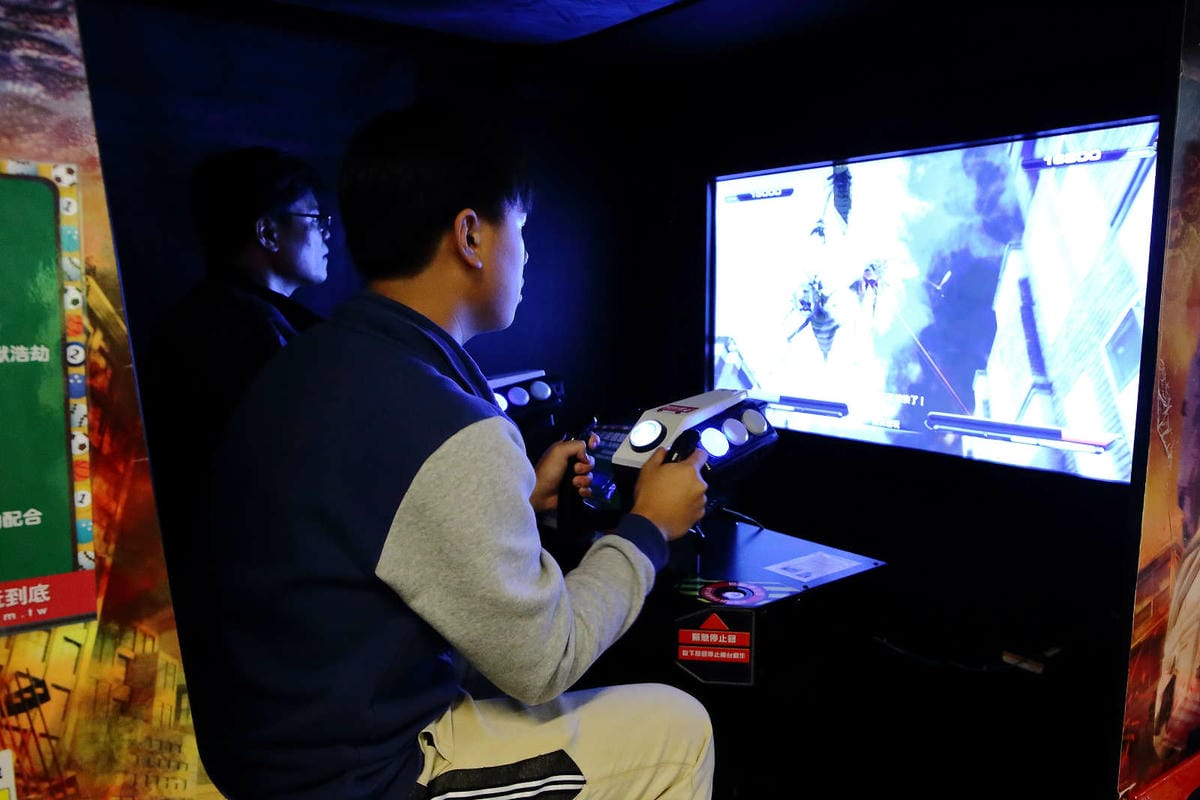 【遊。三重】E7PLAY三重館〜北部最大的室內運動遊樂空間！保齡球、撞球、電話亭KTV、各項電玩設施一票玩到底，親子下雨天和大熱天好去處！