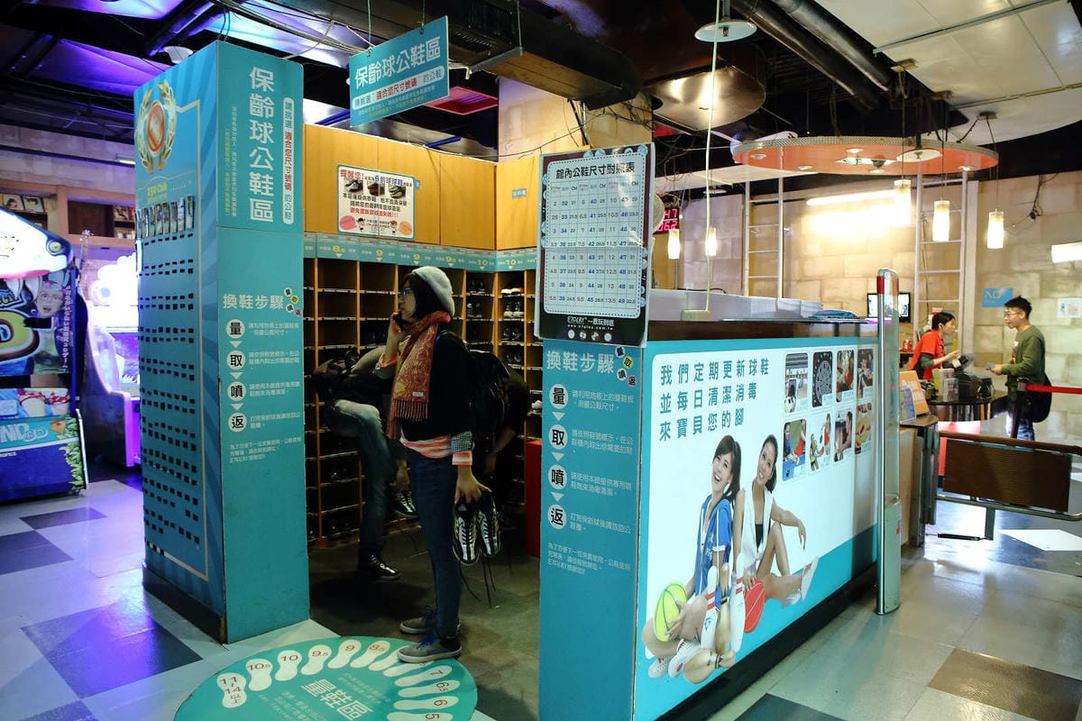 【遊。三重】E7PLAY三重館〜北部最大的室內運動遊樂空間！保齡球、撞球、電話亭KTV、各項電玩設施一票玩到底，親子下雨天和大熱天好去處！