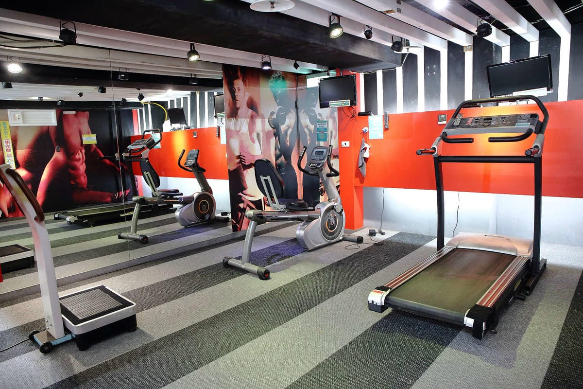 【遊。三重】E7PLAY三重館〜北部最大的室內運動遊樂空間！保齡球、撞球、電話亭KTV、各項電玩設施一票玩到底，親子下雨天和大熱天好去處！