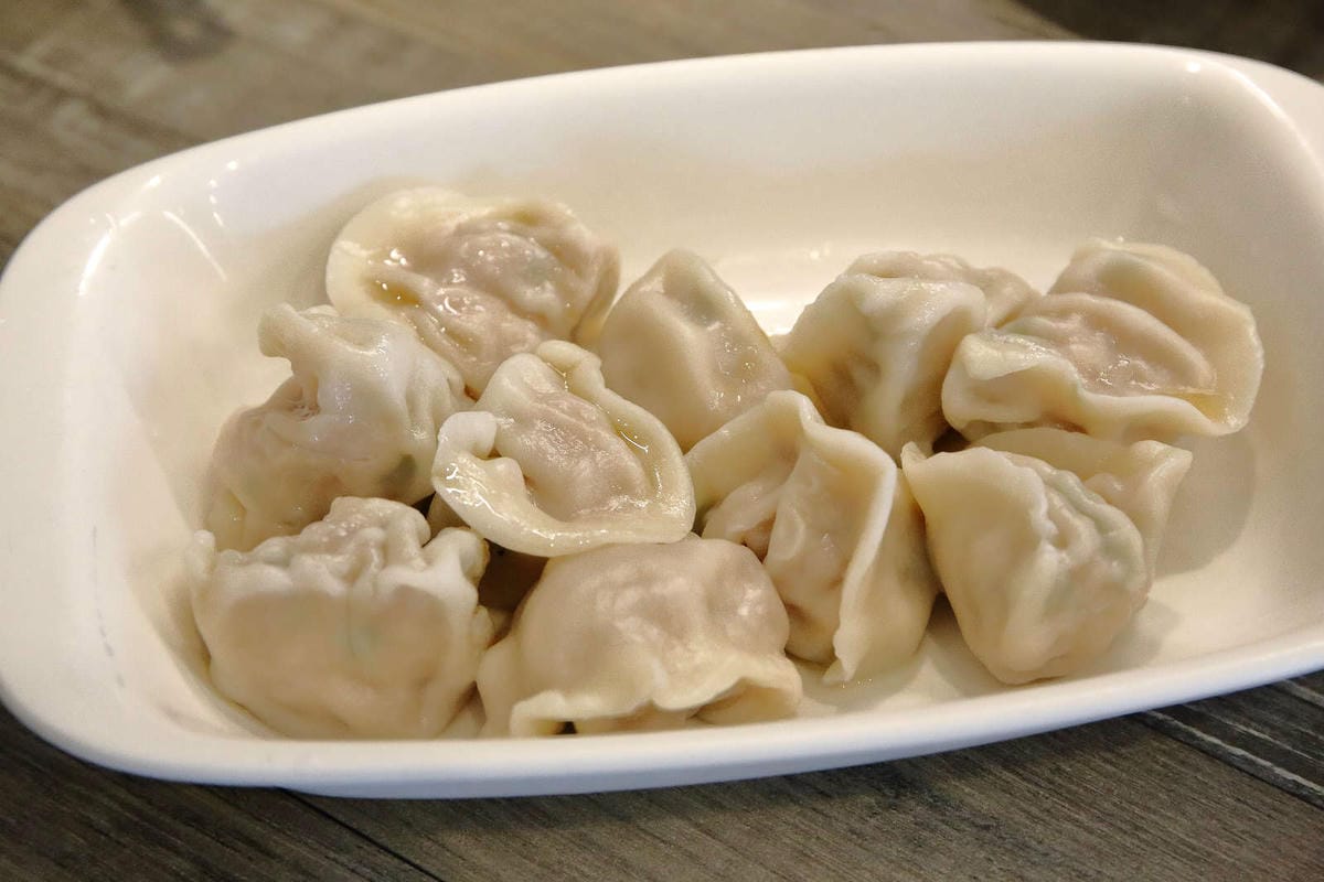 【食。宜蘭】九條牛牛肉麵-宜蘭總店〜超浮誇牛小排現淋湯麵，最直接的牛味湯頭，吃出新鮮感，這個厲害！