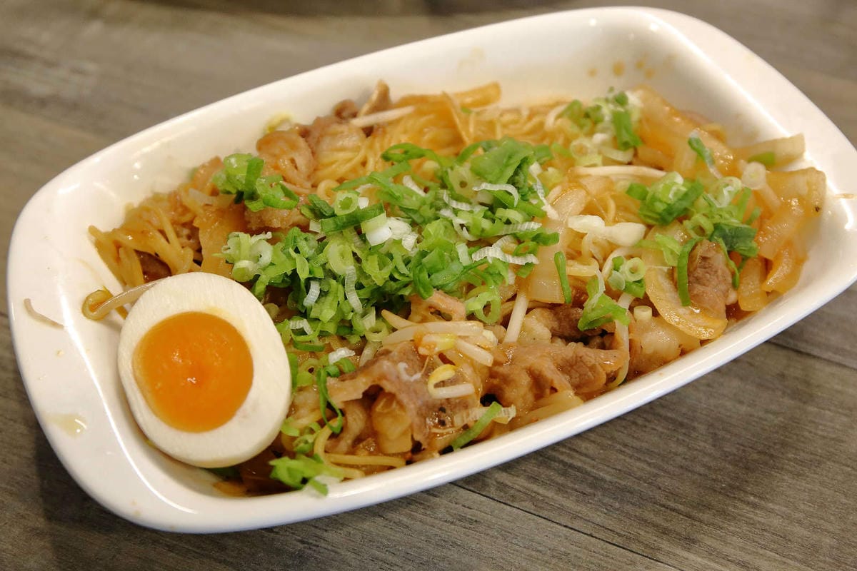 【食。宜蘭】九條牛牛肉麵-宜蘭總店〜超浮誇牛小排現淋湯麵，最直接的牛味湯頭，吃出新鮮感，這個厲害！