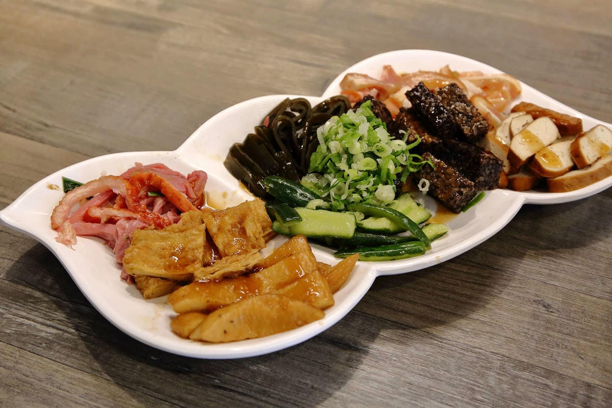 【食。宜蘭】九條牛牛肉麵-宜蘭總店〜超浮誇牛小排現淋湯麵，最直接的牛味湯頭，吃出新鮮感，這個厲害！