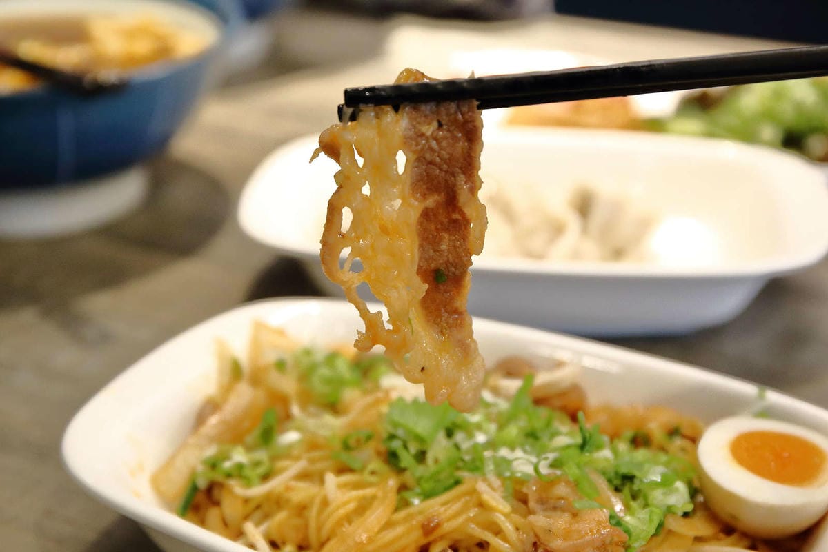 【食。宜蘭】九條牛牛肉麵-宜蘭總店〜超浮誇牛小排現淋湯麵，最直接的牛味湯頭，吃出新鮮感，這個厲害！