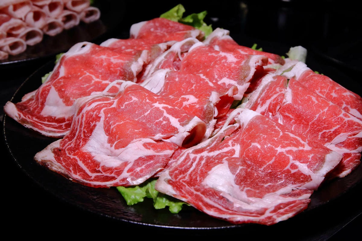 【食。板橋】粉享喫鍋〜火鍋新選擇!全台首創乾式熟成牛肉越式火鍋!特戰鐵帽鍋,新奇的火鍋吃法又不傷荷包!