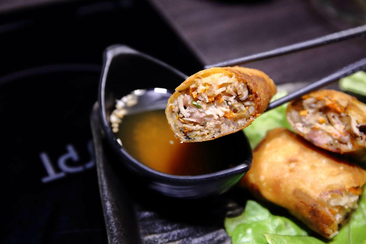 【食。板橋】粉享喫鍋〜火鍋新選擇!全台首創乾式熟成牛肉越式火鍋!特戰鐵帽鍋,新奇的火鍋吃法又不傷荷包!