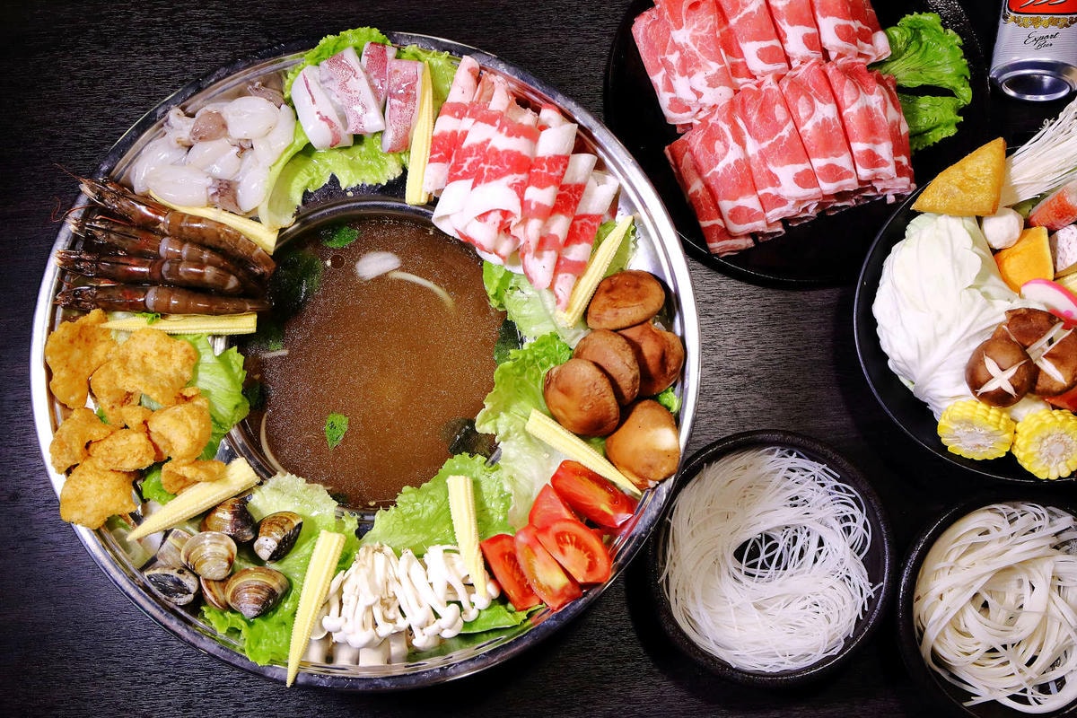 【食。板橋】粉享喫鍋〜火鍋新選擇!全台首創乾式熟成牛肉越式火鍋!特戰鐵帽鍋,新奇的火鍋吃法又不傷荷包!