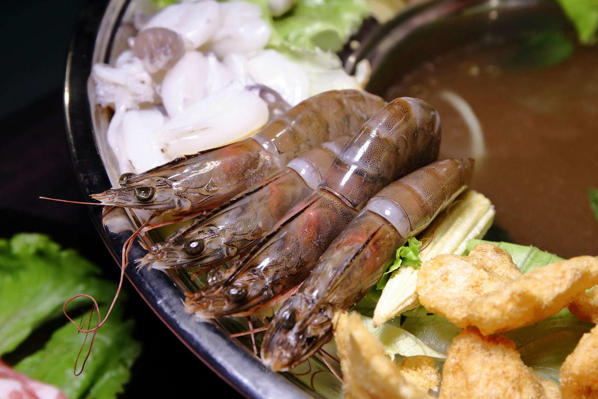 【食。板橋】粉享喫鍋〜火鍋新選擇!全台首創乾式熟成牛肉越式火鍋!特戰鐵帽鍋,新奇的火鍋吃法又不傷荷包!