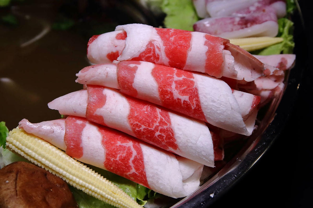 【食。板橋】粉享喫鍋〜火鍋新選擇!全台首創乾式熟成牛肉越式火鍋!特戰鐵帽鍋,新奇的火鍋吃法又不傷荷包!