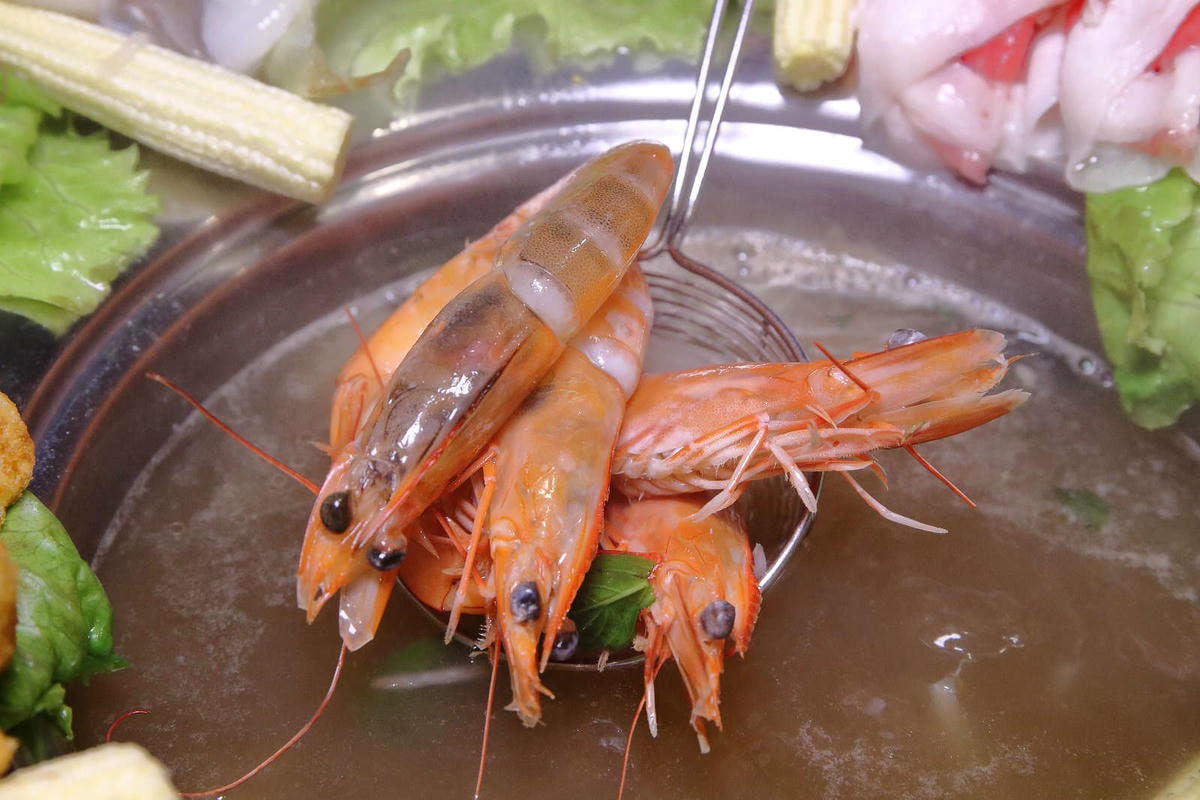 【食。板橋】粉享喫鍋〜火鍋新選擇!全台首創乾式熟成牛肉越式火鍋!特戰鐵帽鍋,新奇的火鍋吃法又不傷荷包!