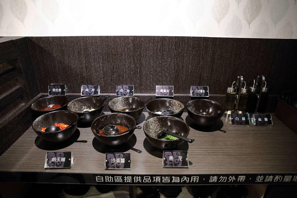 【食。板橋】粉享喫鍋〜火鍋新選擇!全台首創乾式熟成牛肉越式火鍋!特戰鐵帽鍋,新奇的火鍋吃法又不傷荷包!