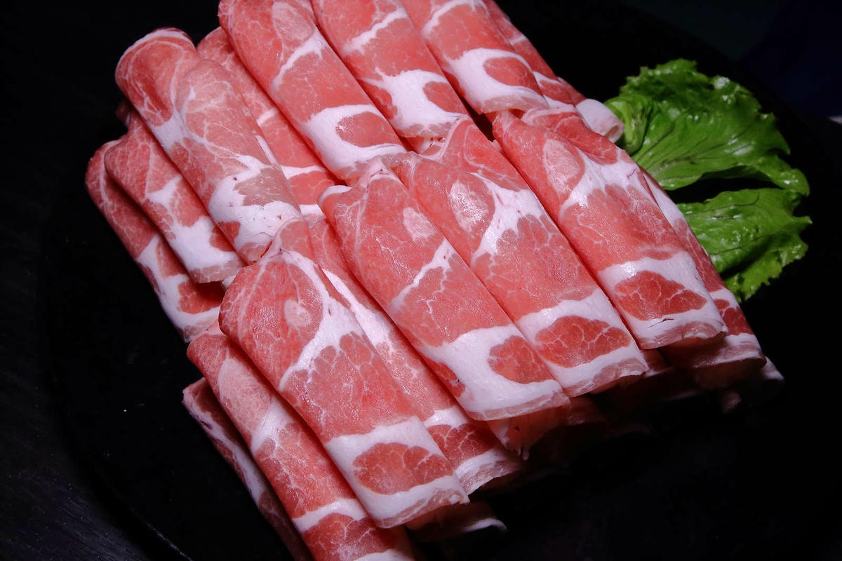 【食。板橋】粉享喫鍋〜火鍋新選擇!全台首創乾式熟成牛肉越式火鍋!特戰鐵帽鍋,新奇的火鍋吃法又不傷荷包!