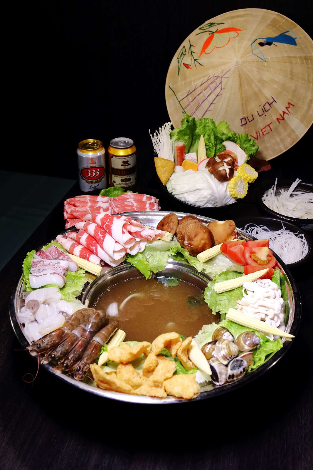 【食。板橋】粉享喫鍋〜火鍋新選擇!全台首創乾式熟成牛肉越式火鍋!特戰鐵帽鍋,新奇的火鍋吃法又不傷荷包!