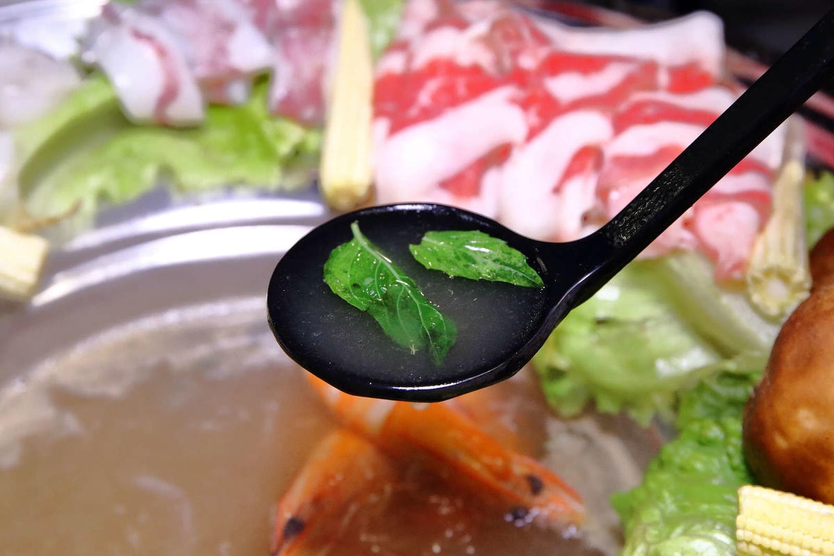 【食。板橋】粉享喫鍋〜火鍋新選擇!全台首創乾式熟成牛肉越式火鍋!特戰鐵帽鍋,新奇的火鍋吃法又不傷荷包!