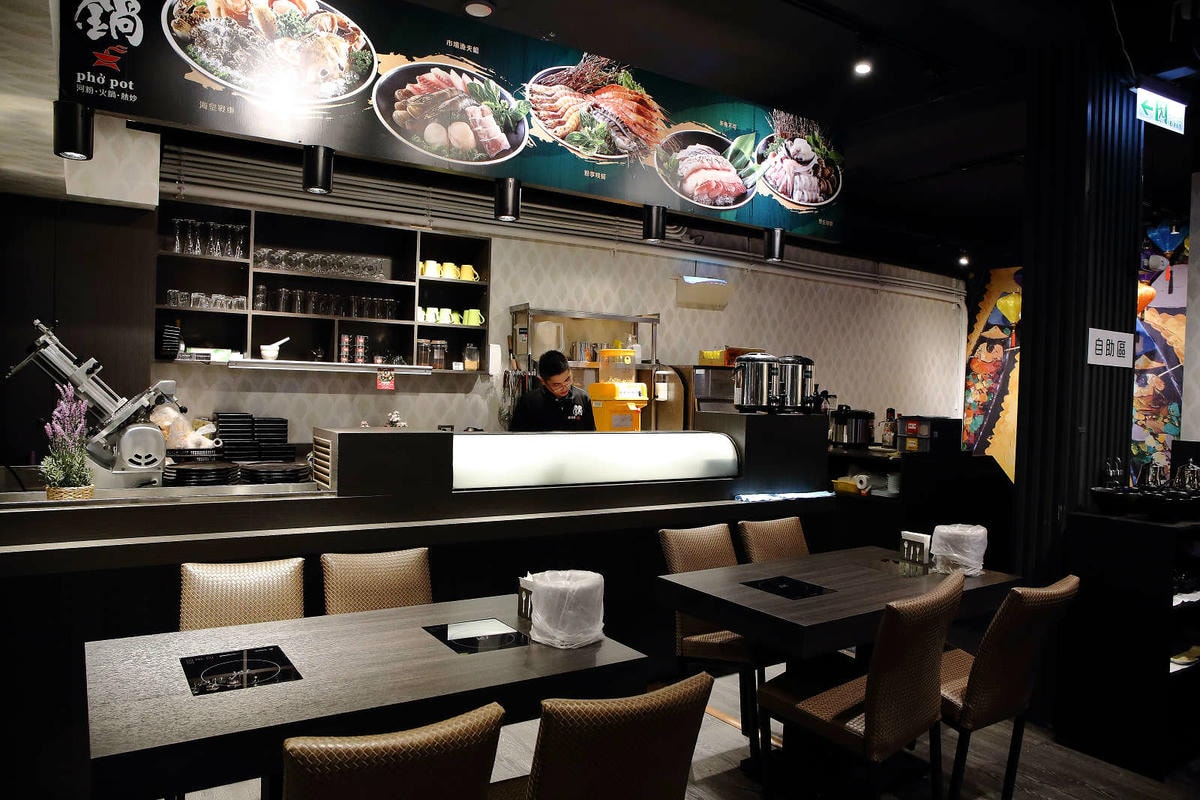 【食。板橋】粉享喫鍋〜火鍋新選擇!全台首創乾式熟成牛肉越式火鍋!特戰鐵帽鍋,新奇的火鍋吃法又不傷荷包!