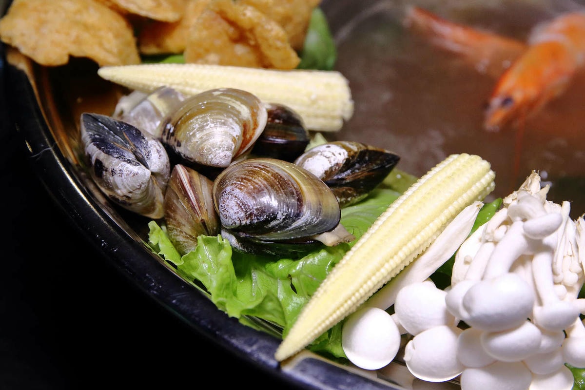 【食。板橋】粉享喫鍋〜火鍋新選擇!全台首創乾式熟成牛肉越式火鍋!特戰鐵帽鍋,新奇的火鍋吃法又不傷荷包!