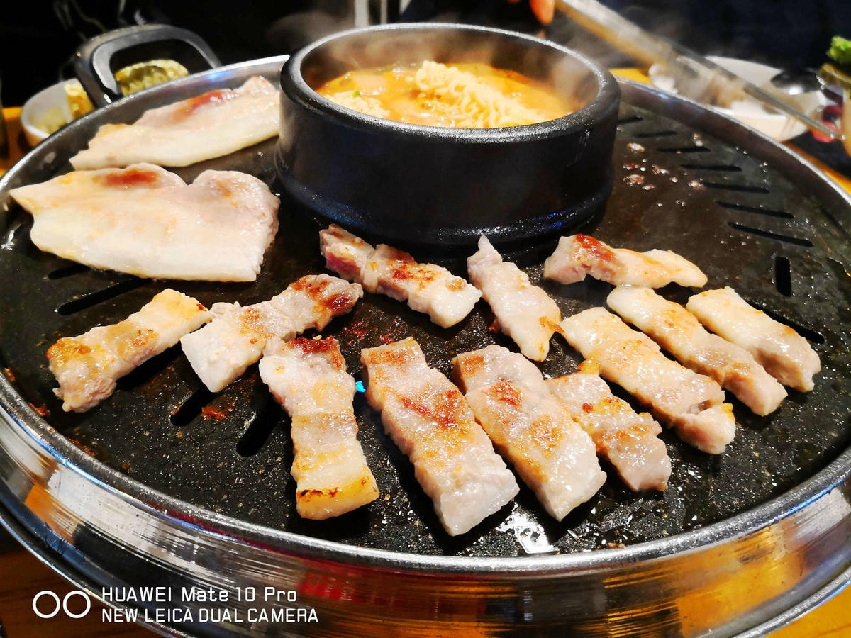 【釜山西面美食】生牛肉製造所생고기제작소〜燒烤吃到飽!烤肉任你吃,大醬湯也是吃到飽的喔,CP值超高,這家很可以