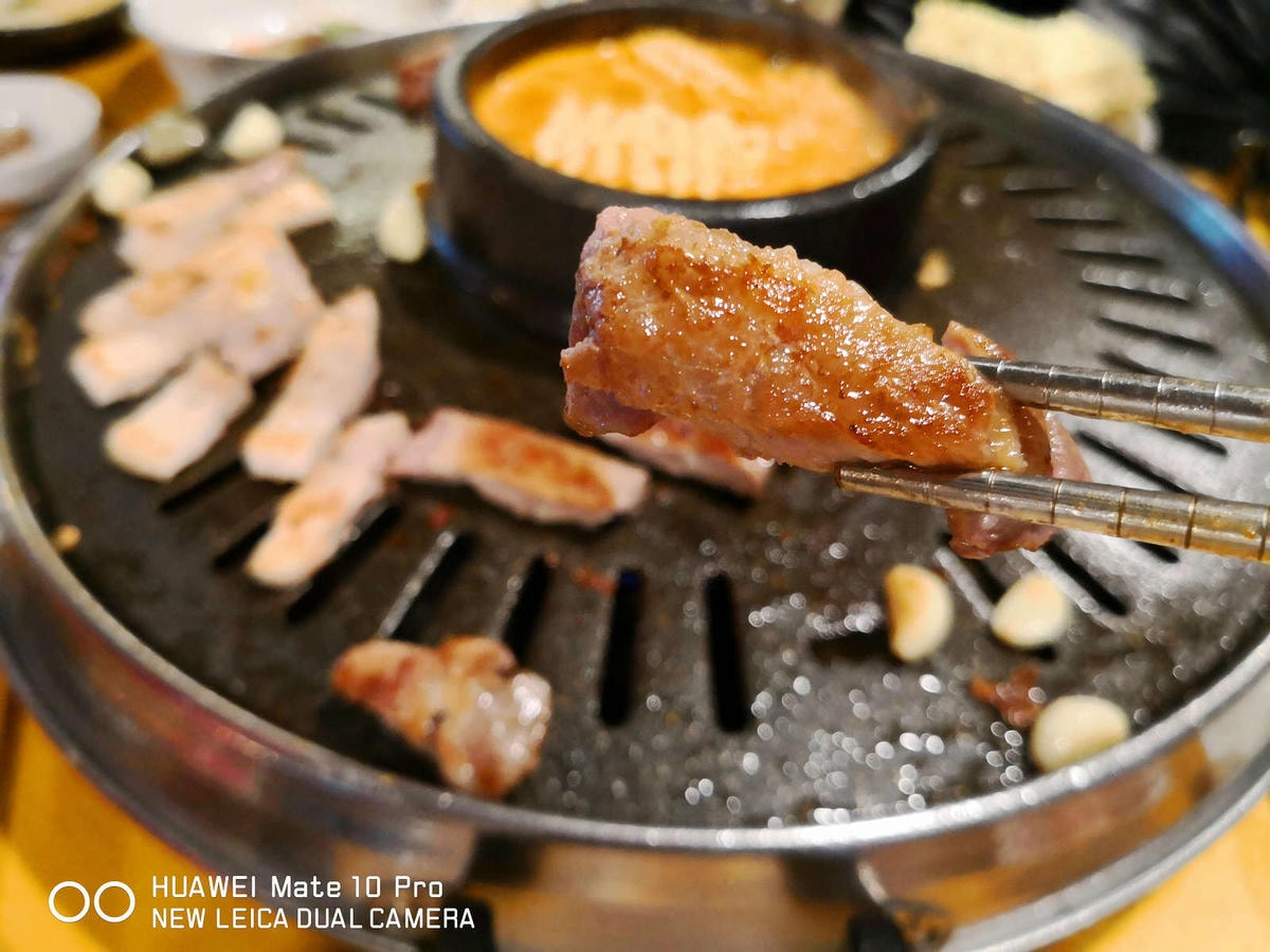 【釜山西面美食】生牛肉製造所생고기제작소〜燒烤吃到飽!烤肉任你吃,大醬湯也是吃到飽的喔,CP值超高,這家很可以