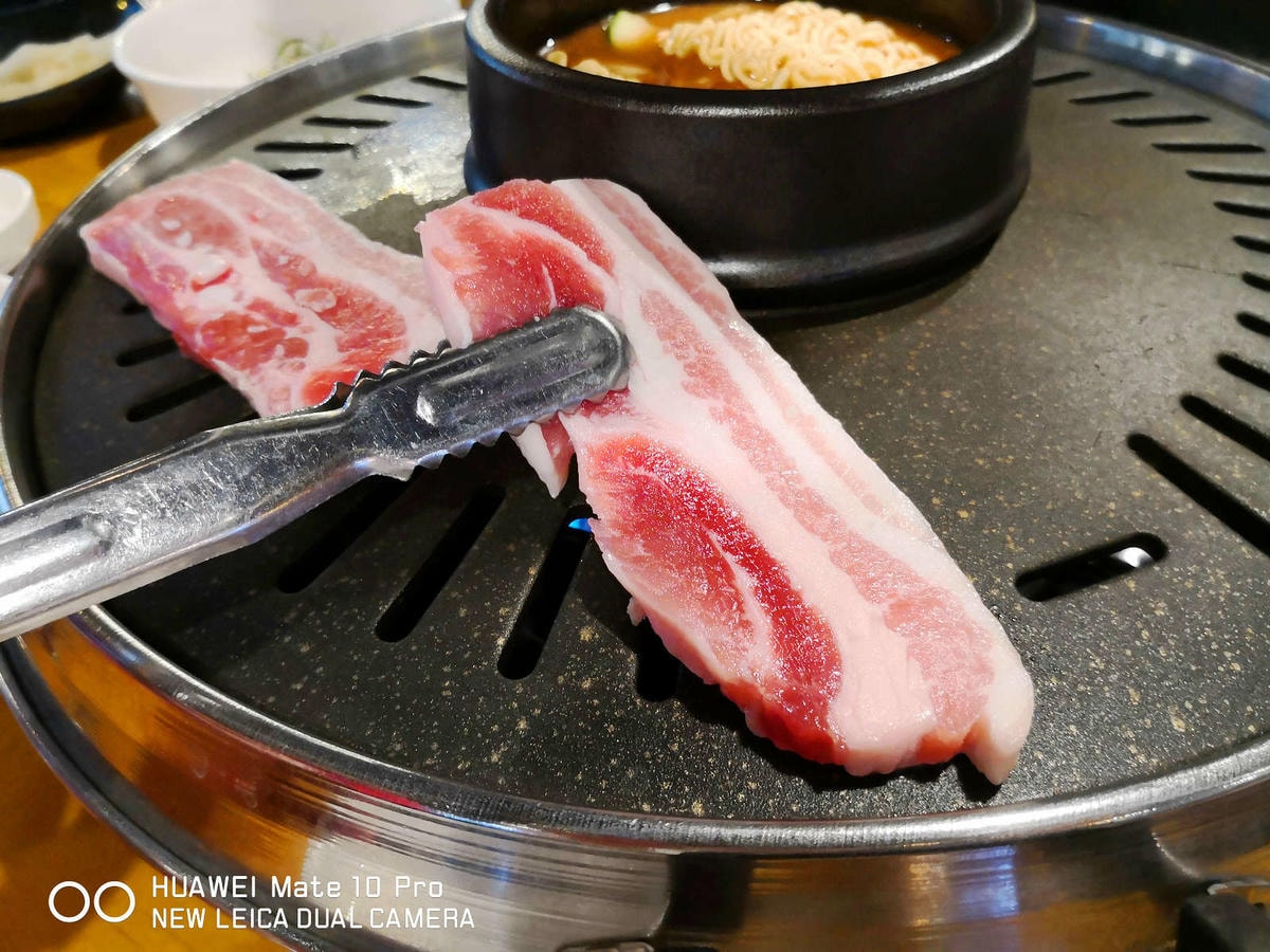 【釜山西面美食】生牛肉製造所생고기제작소〜燒烤吃到飽!烤肉任你吃,大醬湯也是吃到飽的喔,CP值超高,這家很可以