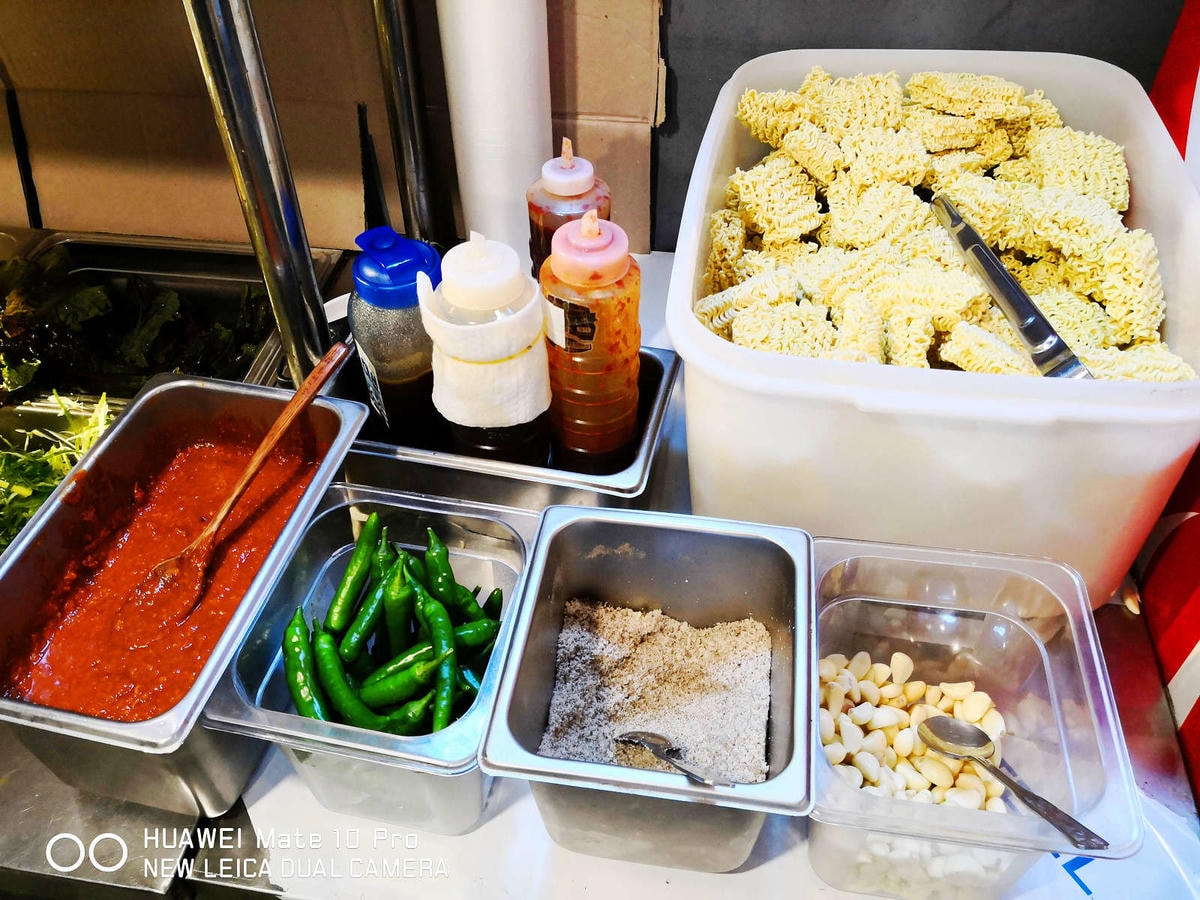 【釜山西面美食】生牛肉製造所생고기제작소〜燒烤吃到飽!烤肉任你吃,大醬湯也是吃到飽的喔,CP值超高,這家很可以