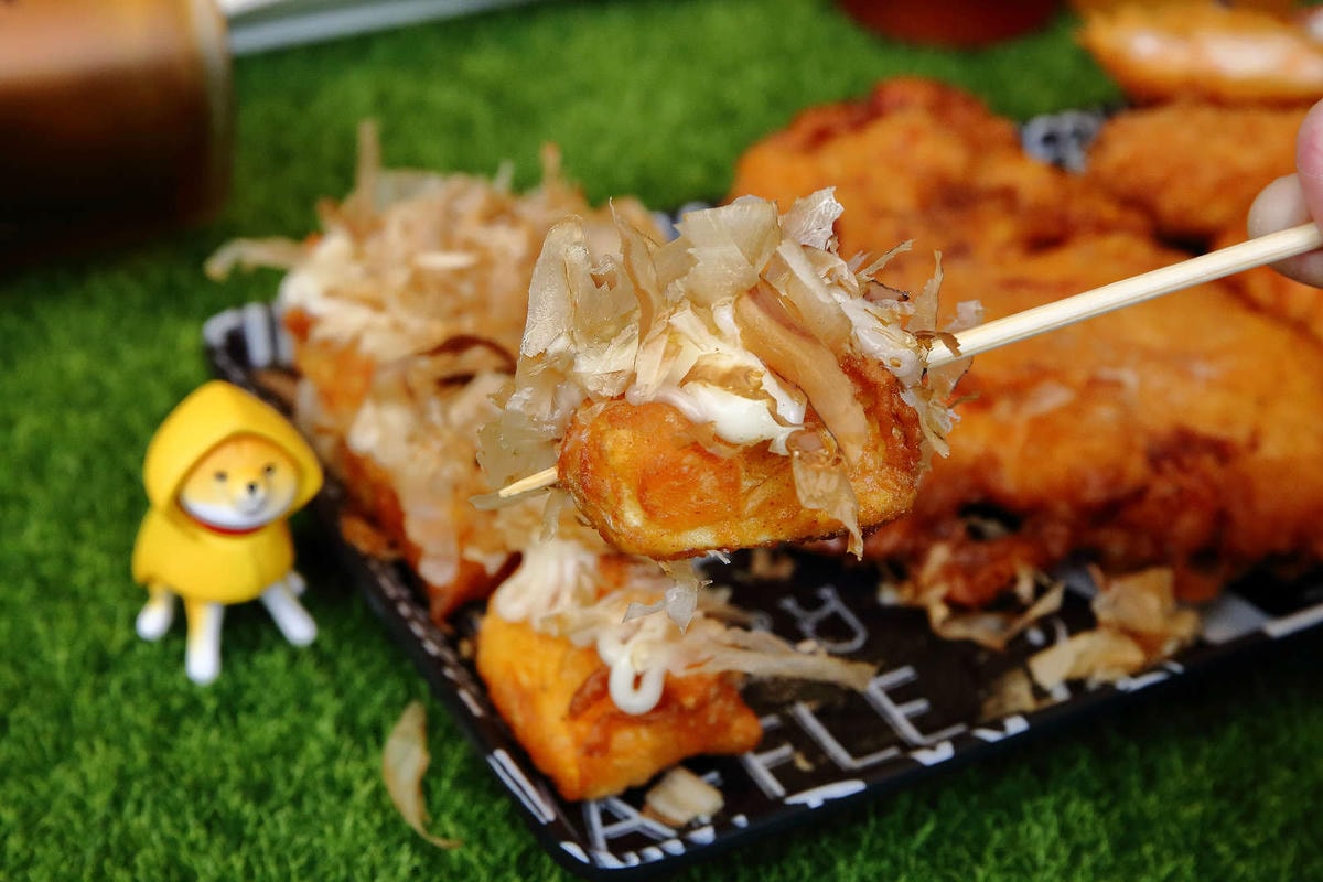 【食。基隆】好運殿日式炸物專賣店〜風靡在地人超強銅板美食!吃貨不能不知的日式炸物,皮脆多汁,讓人吮指回味的獨特香氣