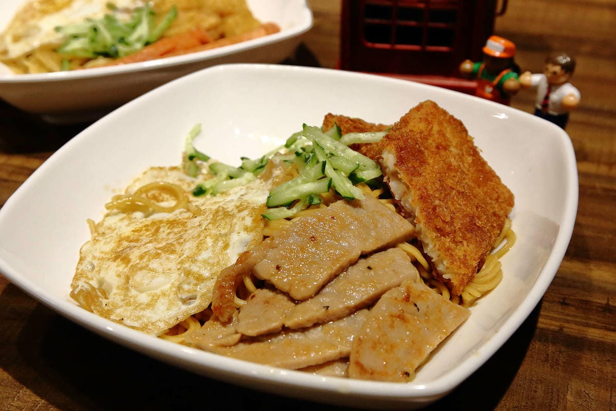 【食。蘆洲】光頭早午餐屋〜隱藏巷弄的小確幸早午餐。超大份量炒麵，不怕你吃，就怕你沒吃飽！