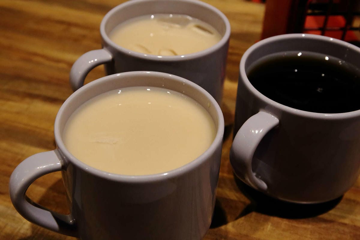 【食。蘆洲】光頭早午餐屋〜隱藏巷弄的小確幸早午餐。超大份量炒麵，不怕你吃，就怕你沒吃飽！