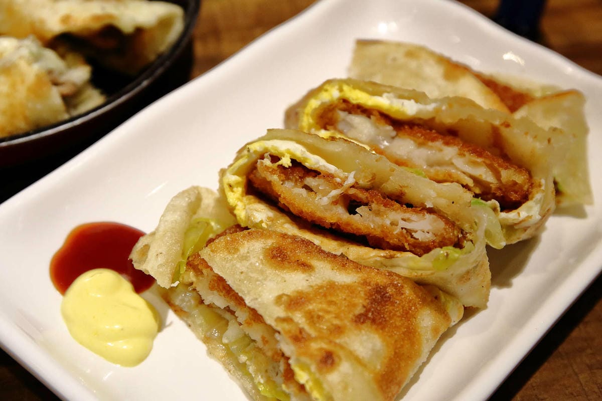 【食。蘆洲】光頭早午餐屋〜隱藏巷弄的小確幸早午餐。超大份量炒麵，不怕你吃，就怕你沒吃飽！