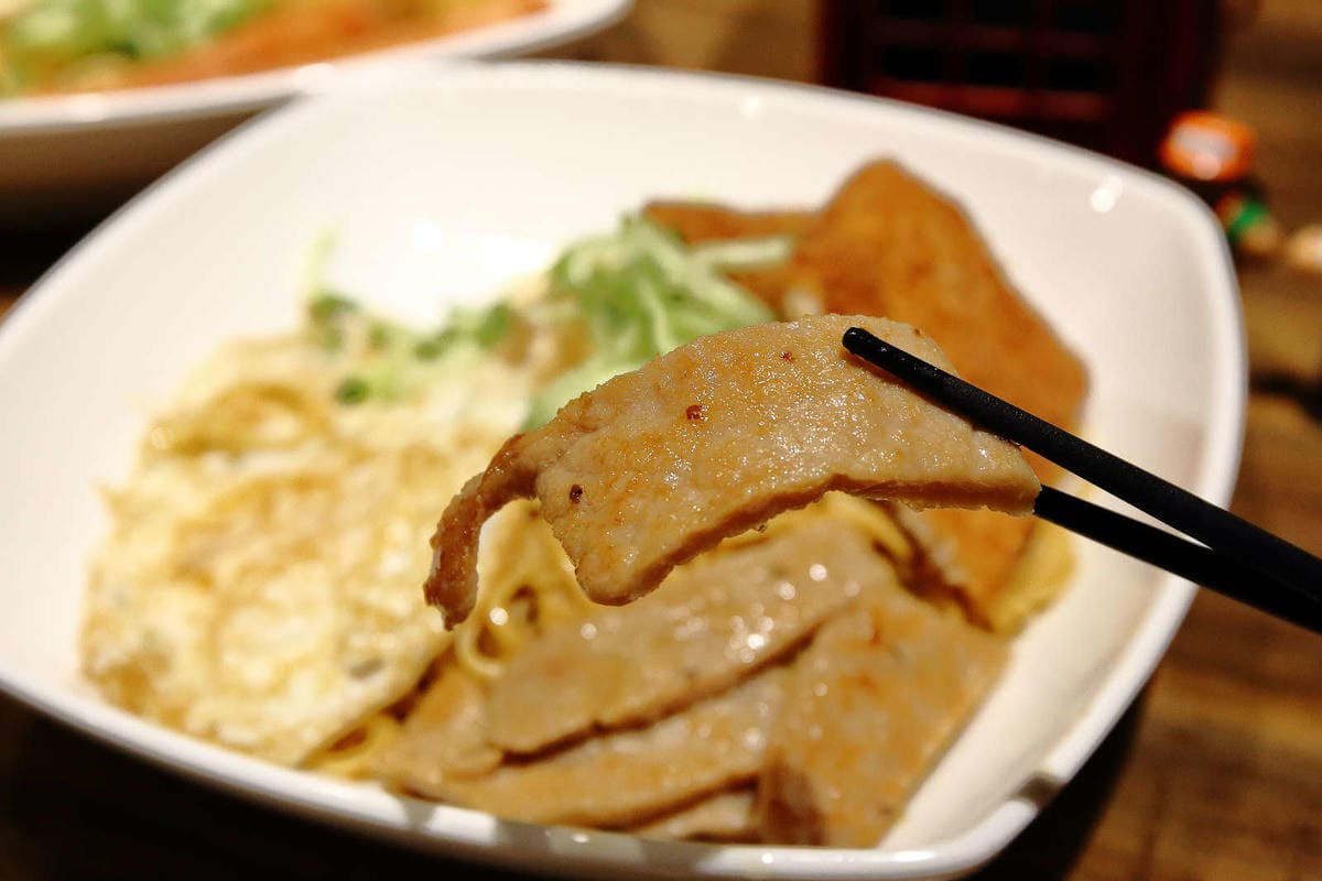 【食。蘆洲】光頭早午餐屋〜隱藏巷弄的小確幸早午餐。超大份量炒麵，不怕你吃，就怕你沒吃飽！