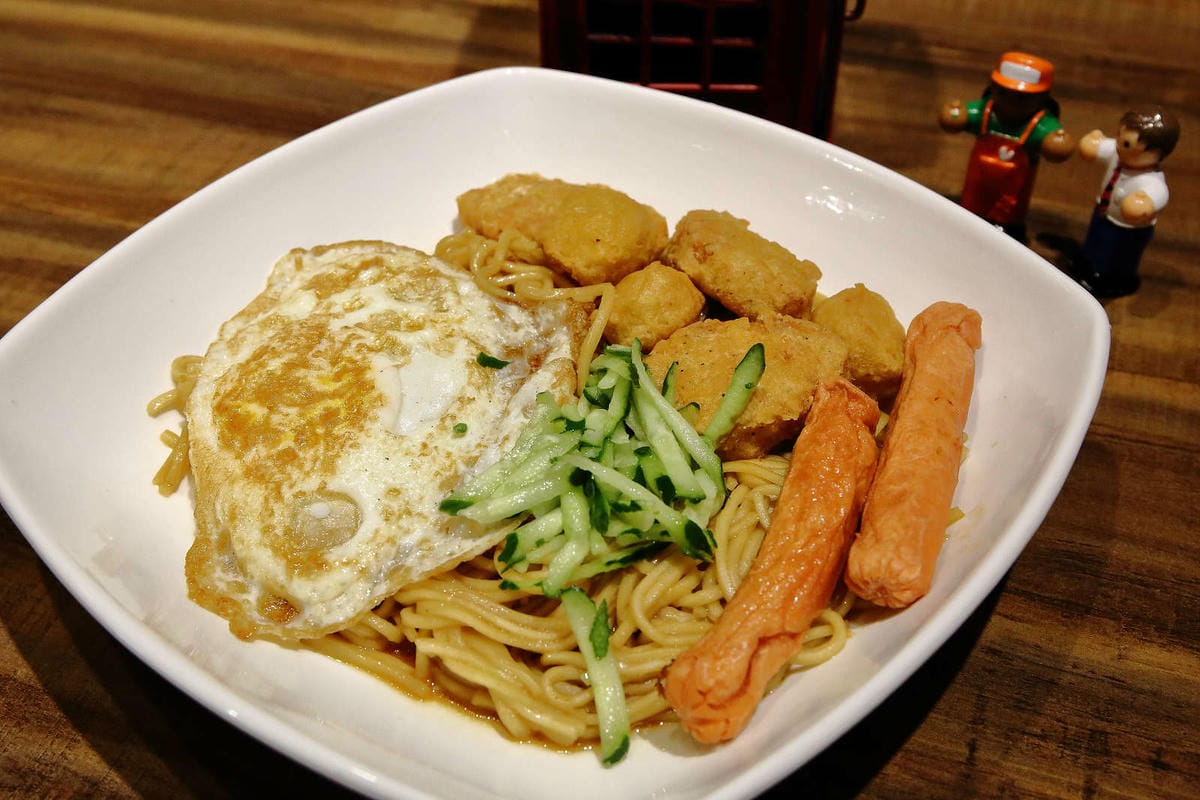 【食。蘆洲】光頭早午餐屋〜隱藏巷弄的小確幸早午餐。超大份量炒麵，不怕你吃，就怕你沒吃飽！