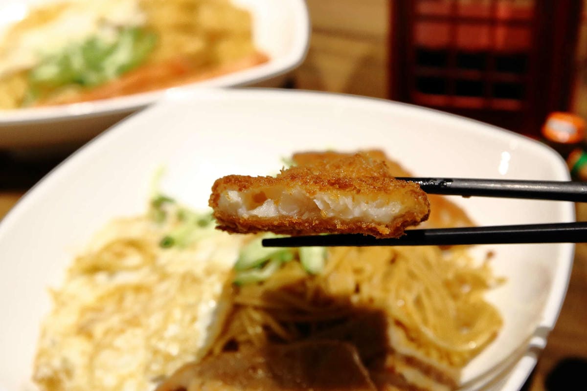 【食。蘆洲】光頭早午餐屋〜隱藏巷弄的小確幸早午餐。超大份量炒麵，不怕你吃，就怕你沒吃飽！