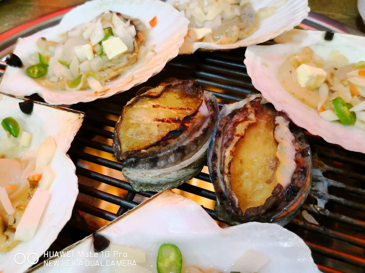 【釜山松島美食】개미집什錦烤貝大餐〜巨無霸香噴誘人烤扇貝，海鮮吃貨，錯過100%會後悔！