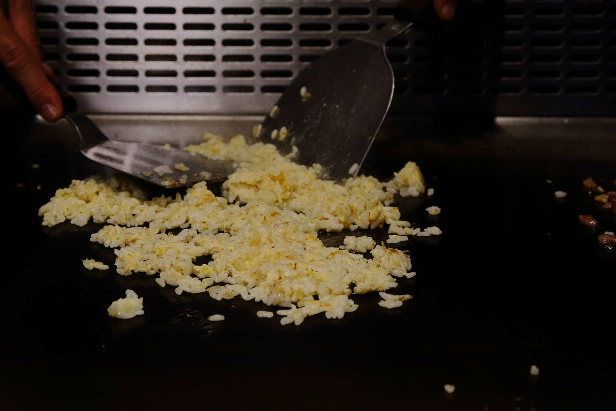 【食。台北】山茶花鐵板燒〜法國玫瑰龍蝦當附餐活跳跳搬上鐵板燒？！頂級味蕾饗宴，等你來品嘗‎