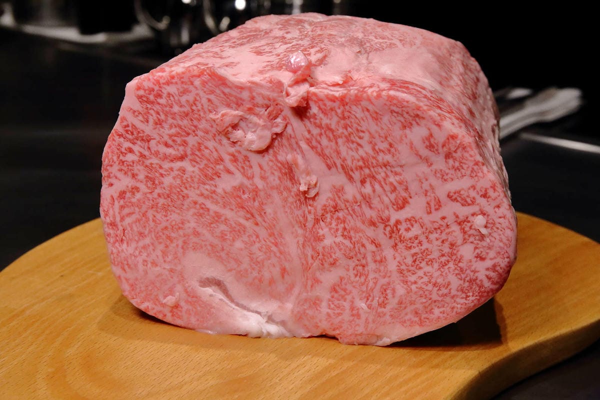 【食。台北】山茶花鐵板燒〜法國玫瑰龍蝦當附餐活跳跳搬上鐵板燒？！頂級味蕾饗宴，等你來品嘗‎