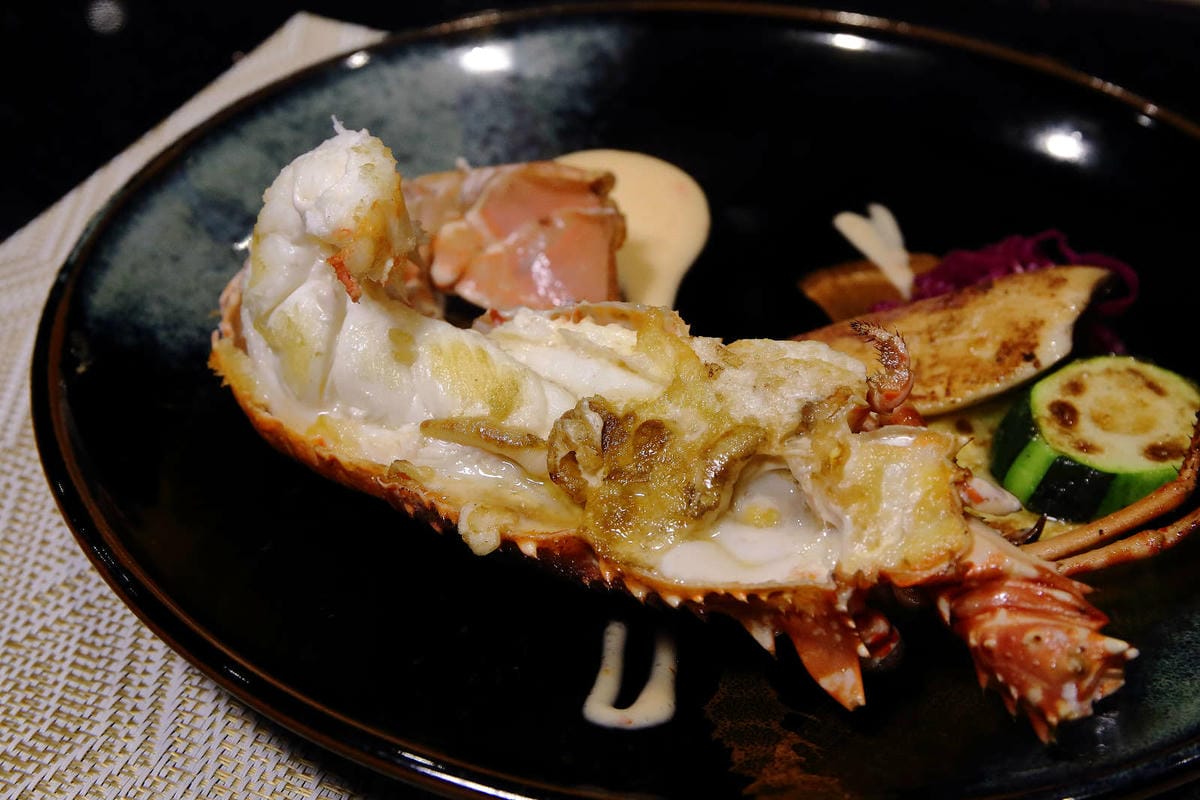 【食。台北】山茶花鐵板燒〜法國玫瑰龍蝦當附餐活跳跳搬上鐵板燒？！頂級味蕾饗宴，等你來品嘗‎