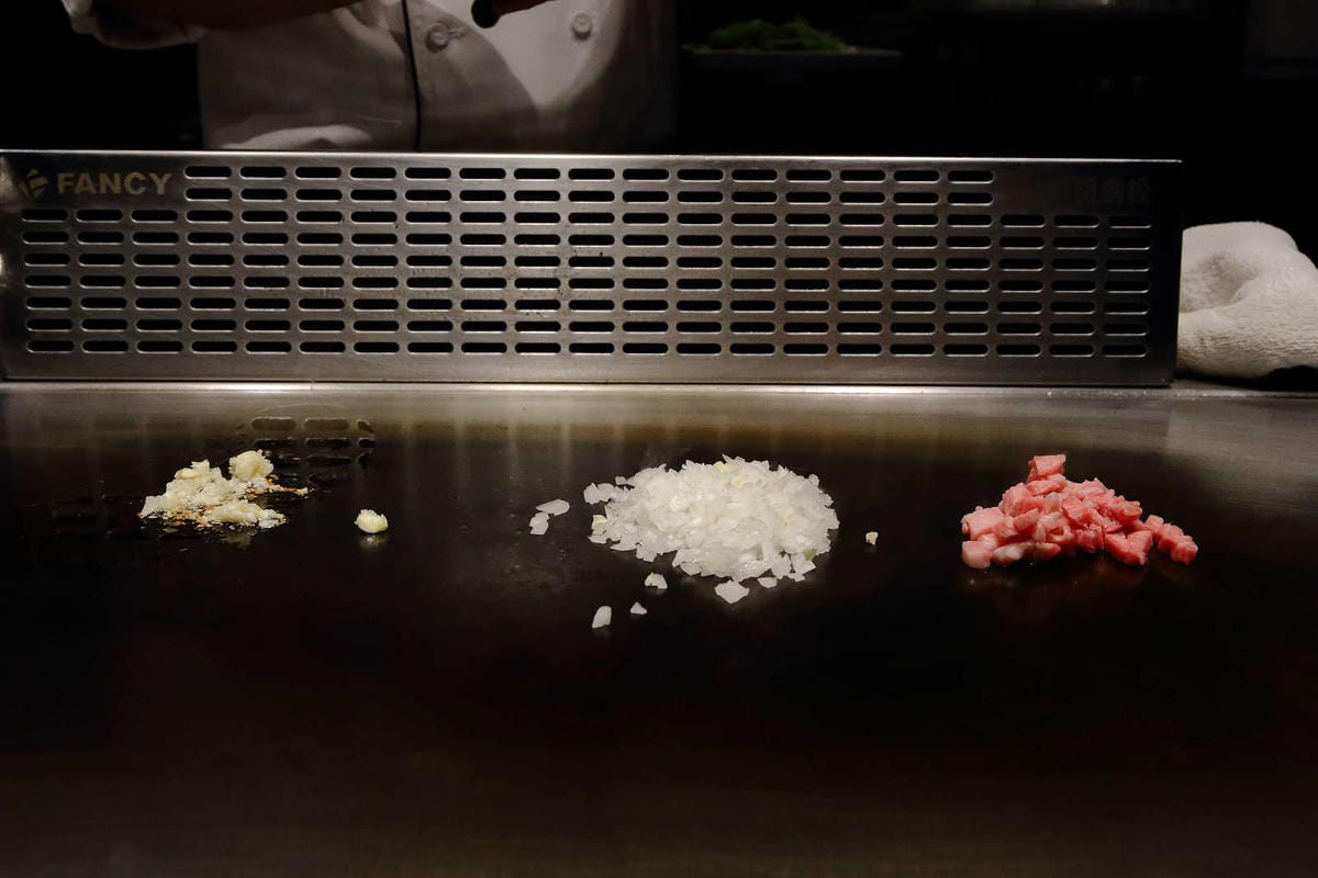 【食。台北】山茶花鐵板燒〜法國玫瑰龍蝦當附餐活跳跳搬上鐵板燒？！頂級味蕾饗宴，等你來品嘗‎