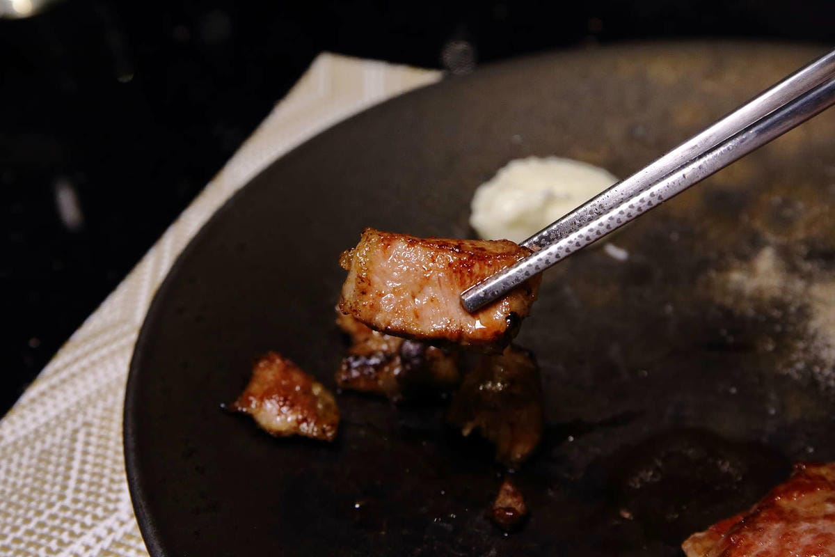 【食。台北】山茶花鐵板燒〜法國玫瑰龍蝦當附餐活跳跳搬上鐵板燒？！頂級味蕾饗宴，等你來品嘗‎