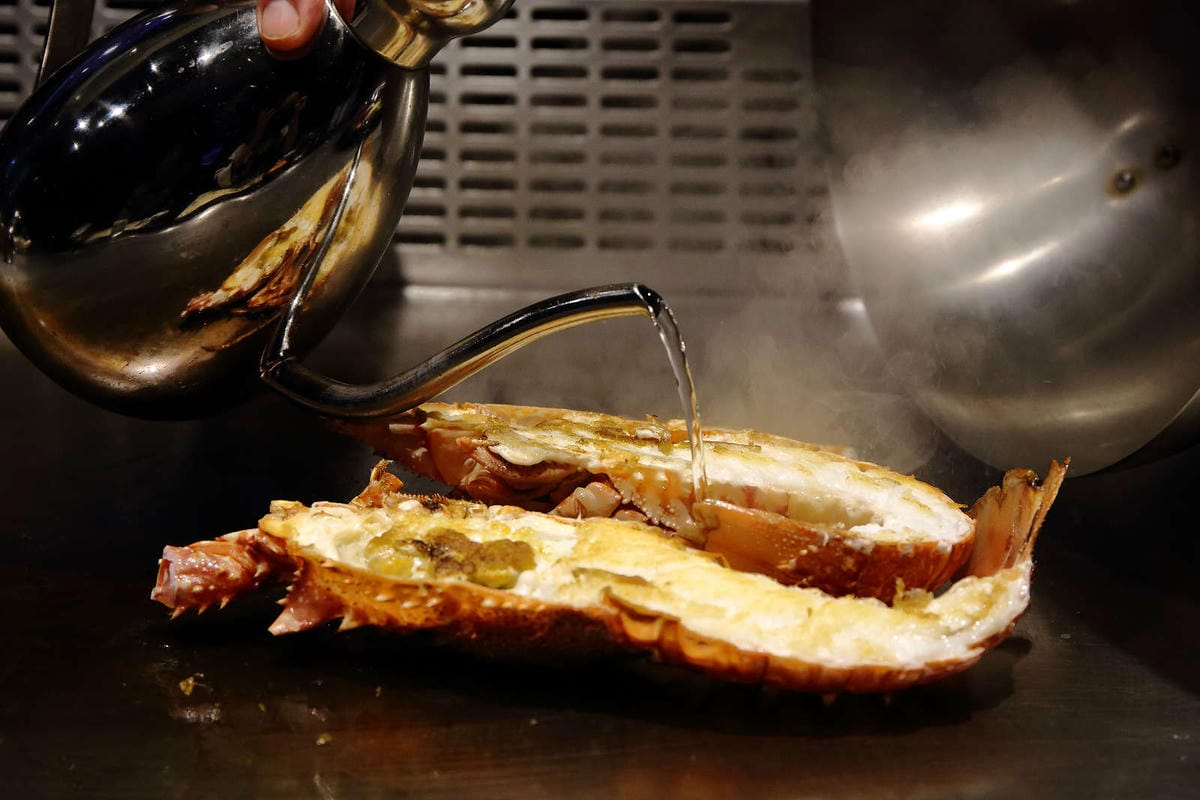 【食。台北】山茶花鐵板燒〜法國玫瑰龍蝦當附餐活跳跳搬上鐵板燒？！頂級味蕾饗宴，等你來品嘗‎