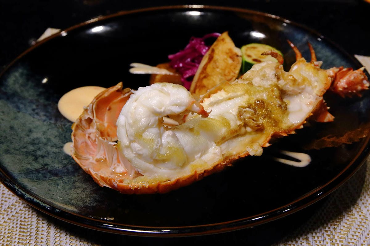 【食。台北】山茶花鐵板燒〜法國玫瑰龍蝦當附餐活跳跳搬上鐵板燒？！頂級味蕾饗宴，等你來品嘗‎