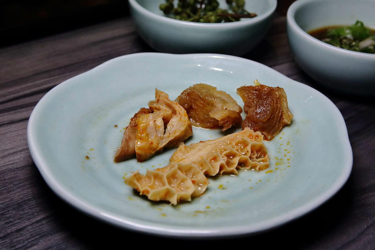 【食。新店】青花驕麻辣鍋-新店民權店〜王品集團人氣麻辣鍋New Open！獨家青花椒麻而不辣，不敢吃辣也會愛上，吃鍋新選擇！