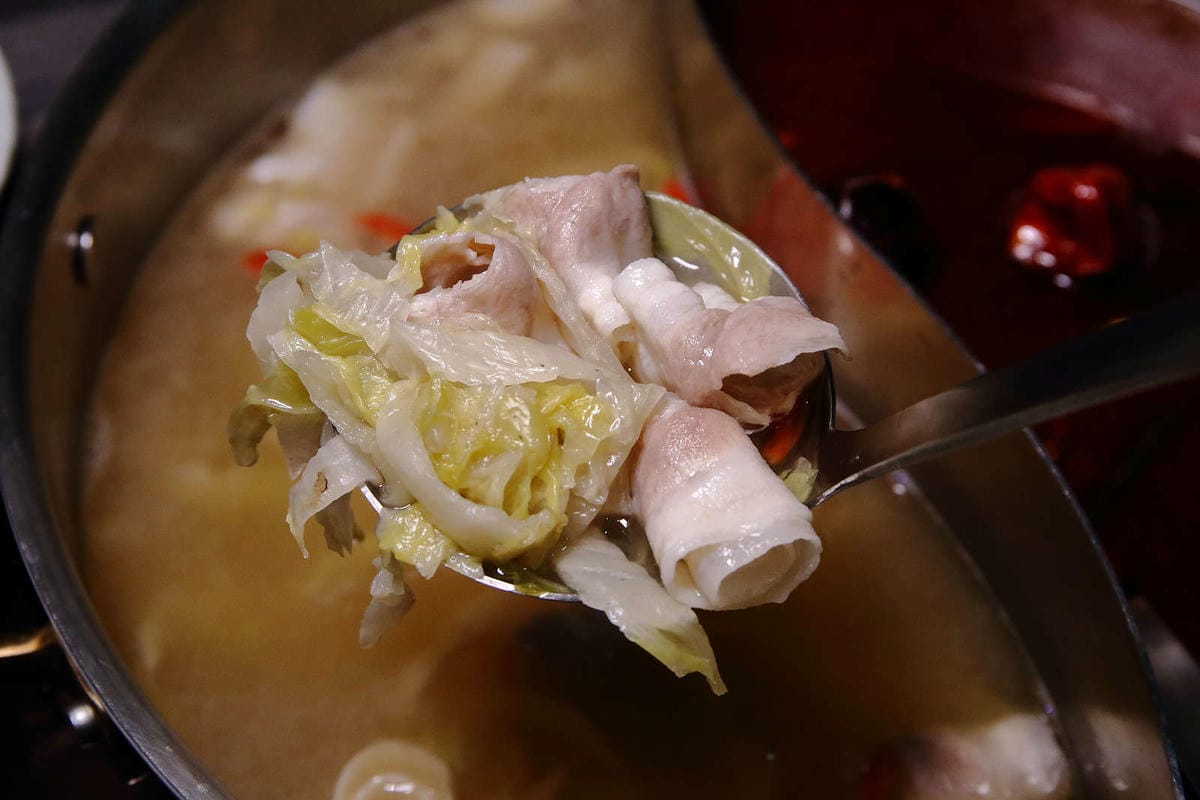 【食。新店】青花驕麻辣鍋-新店民權店〜王品集團人氣麻辣鍋New Open！獨家青花椒麻而不辣，不敢吃辣也會愛上，吃鍋新選擇！