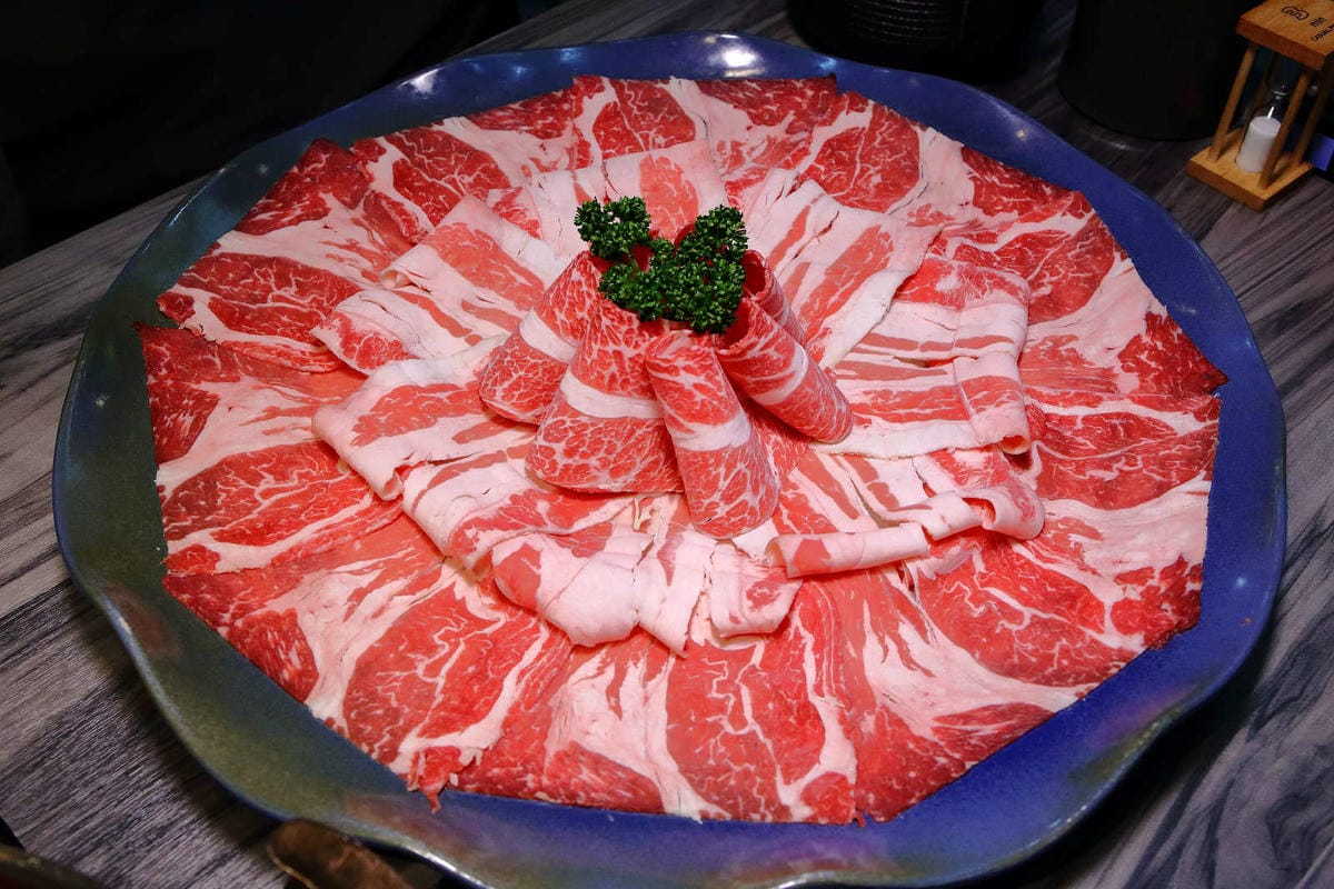 【食。新店】青花驕麻辣鍋-新店民權店〜王品集團人氣麻辣鍋New Open！獨家青花椒麻而不辣，不敢吃辣也會愛上，吃鍋新選擇！