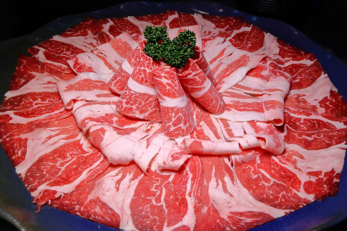 【食。新店】青花驕麻辣鍋-新店民權店〜王品集團人氣麻辣鍋New Open！獨家青花椒麻而不辣，不敢吃辣也會愛上，吃鍋新選擇！