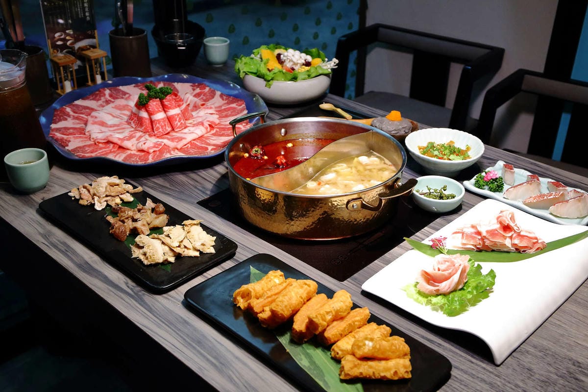 【食。新店】青花驕麻辣鍋-新店民權店〜王品集團人氣麻辣鍋New Open！獨家青花椒麻而不辣，不敢吃辣也會愛上，吃鍋新選擇！