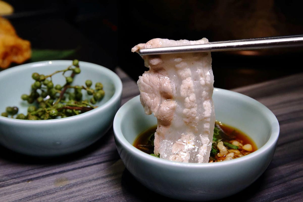 【食。新店】青花驕麻辣鍋-新店民權店〜王品集團人氣麻辣鍋New Open！獨家青花椒麻而不辣，不敢吃辣也會愛上，吃鍋新選擇！