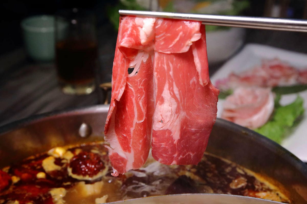 【食。新店】青花驕麻辣鍋-新店民權店〜王品集團人氣麻辣鍋New Open！獨家青花椒麻而不辣，不敢吃辣也會愛上，吃鍋新選擇！