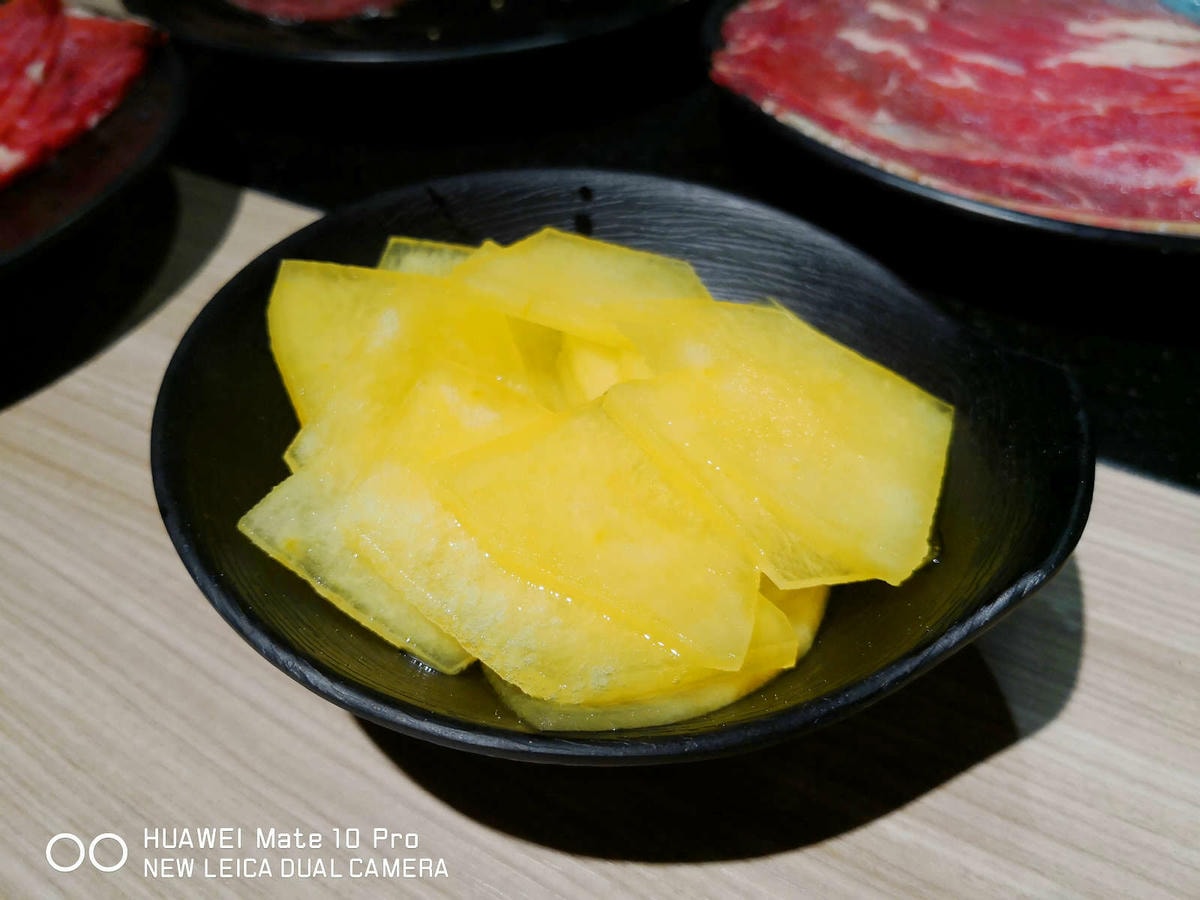 【食。基隆】甲賀日式炭火燒肉〜基隆燒肉吃到飽推薦!60種無限加點食材,親切的桌邊幫烤服務,可以帶毛小孩吃烤肉唷