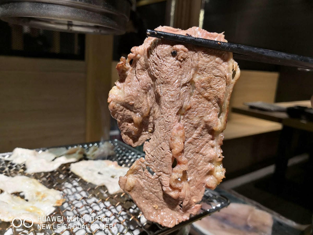 【食。基隆】甲賀日式炭火燒肉〜基隆燒肉吃到飽推薦!60種無限加點食材,親切的桌邊幫烤服務,可以帶毛小孩吃烤肉唷