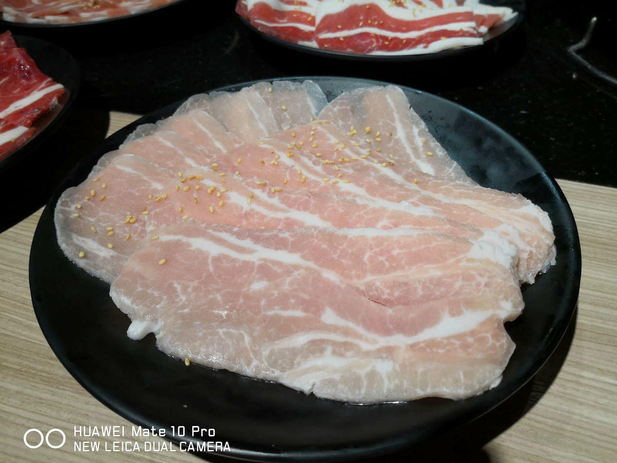 【食。基隆】甲賀日式炭火燒肉〜基隆燒肉吃到飽推薦!60種無限加點食材,親切的桌邊幫烤服務,可以帶毛小孩吃烤肉唷