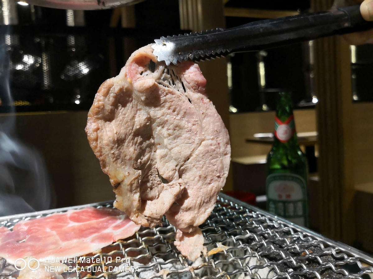 【食。基隆】甲賀日式炭火燒肉〜基隆燒肉吃到飽推薦!60種無限加點食材,親切的桌邊幫烤服務,可以帶毛小孩吃烤肉唷